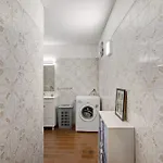 Hanna's Sunny Apartment